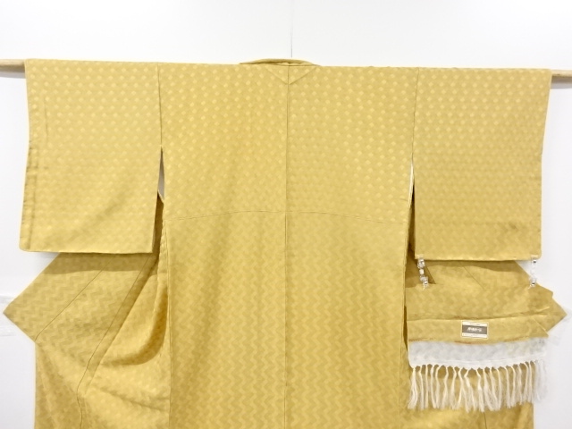  未使用品　仕立て上がり　龍村晋謹製　斜め格子模様織り出し色無地着物(あぜくら)